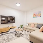 Elegance Апартаменты *