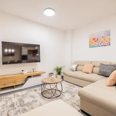 Elegance Apartment *